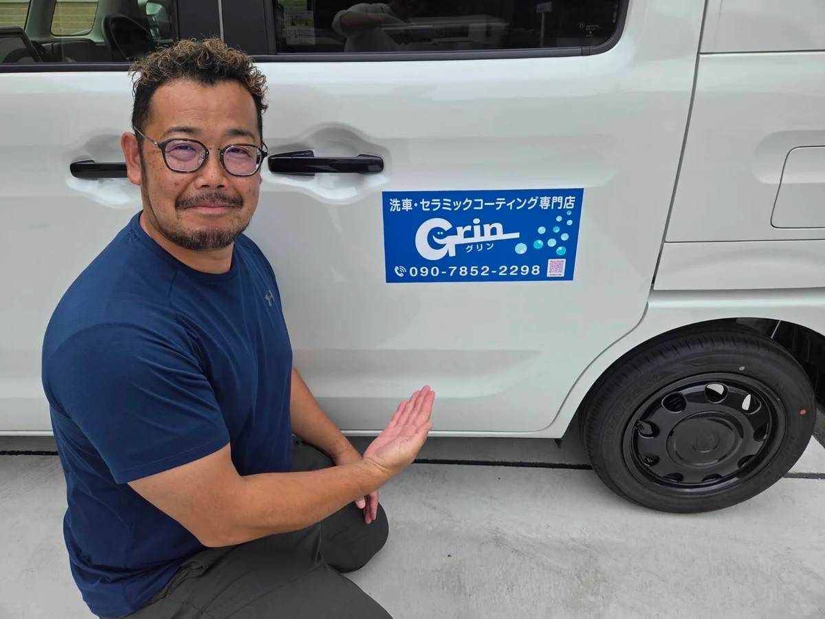 Grin代表の脇内諒と店舗車両